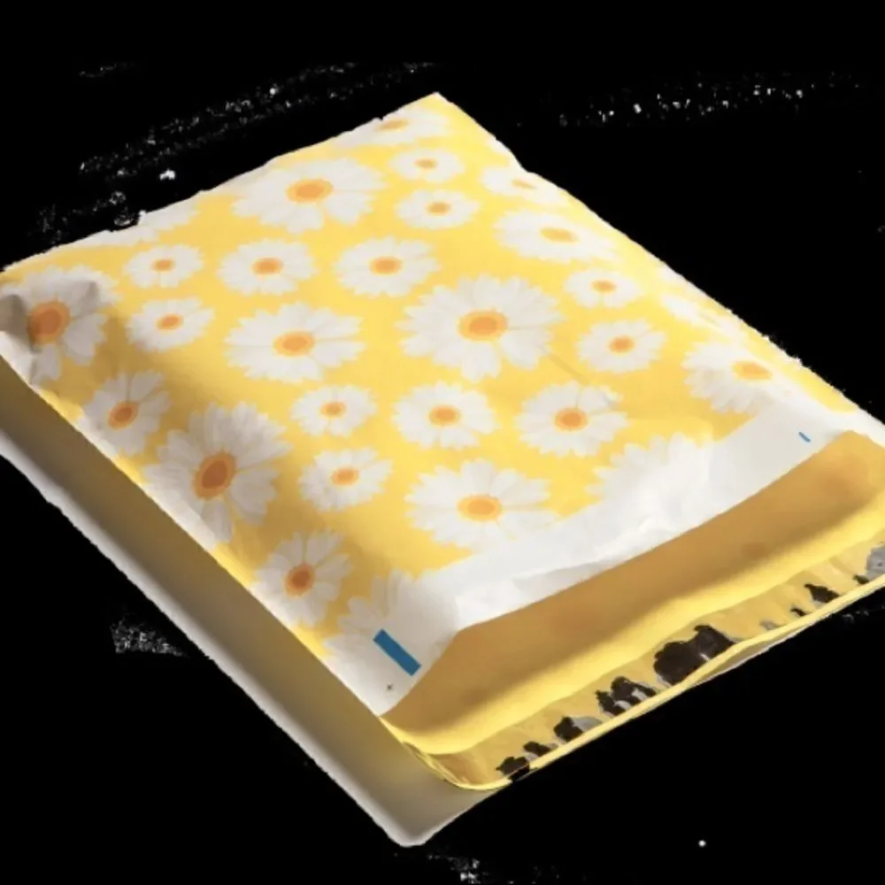 20- 10x13 DAISY Floral Design Poly Mailers